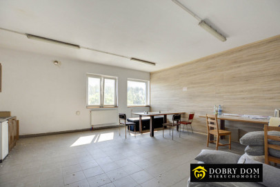 Obiekt 1746m2 Ogrodniczki — zdjęcie od frontu