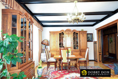 Dom 380m2 Białystok — zdjęcie od frontu