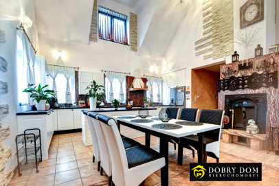 Dom 245m2 Brończany — zdjęcie od frontu